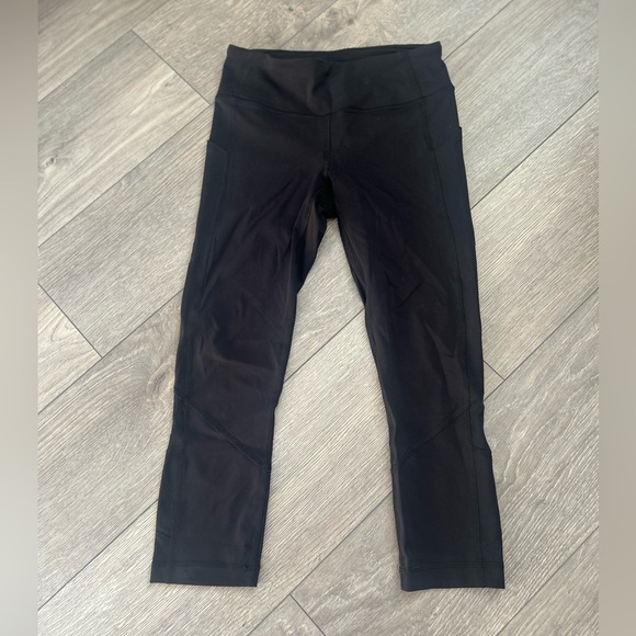 Lululemon Pace Rival Crop, Size 4 **Like New** - Picture 4 of 4